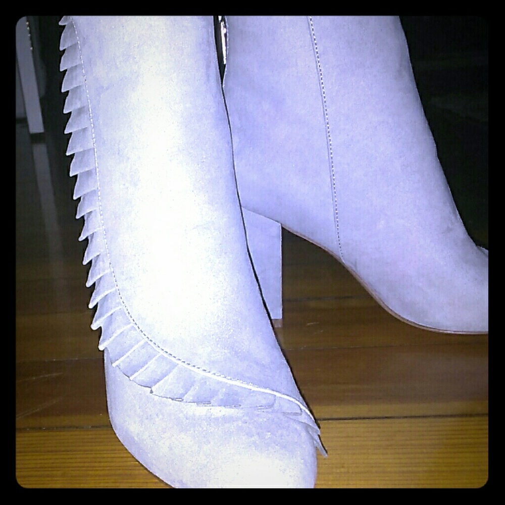 Heeled booties with side ruffles